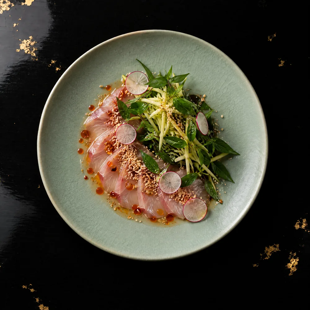 Gỏi cá hamachi — Hamachi, green mango, nước chấm, rau răm
